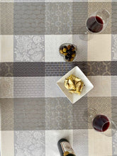 Charger l'image dans la galerie, Nappe – Jacquard water résistant Sisteron
